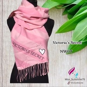 Victoriaβs Secret - Winter Angel Bling π₯° scarf
